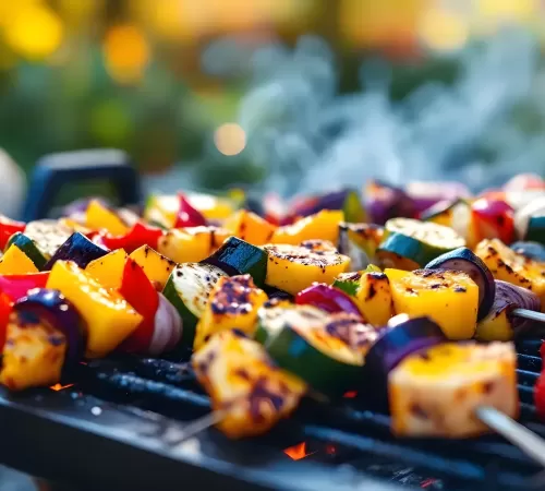 Przekąski grillowane – warzywa i owoce na patyku